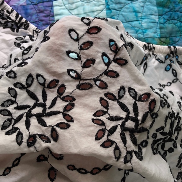 AMERICAN EAGLE off the shoulder top - Picture 2 of 3